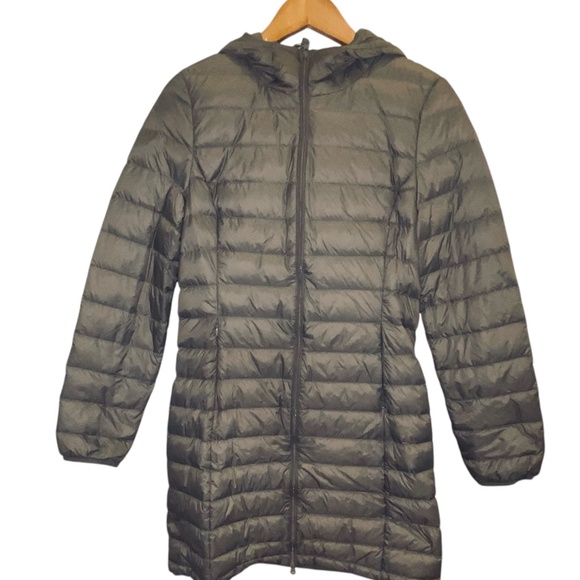 Quince Jackets & Blazers - NWT Quince Lightweight Down Packable Long Puffer Jacket Dark Grey sz M